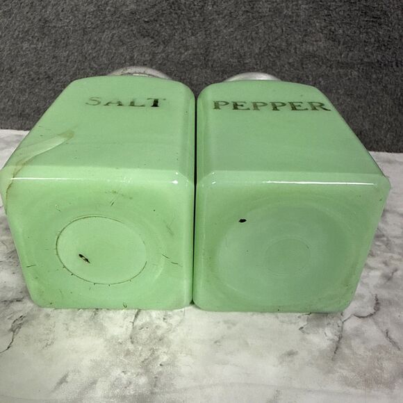 Vintage Square Green Jadeite Salt & Pepper Shakers McKee NICE Retro MCM - Picture 7 of 9